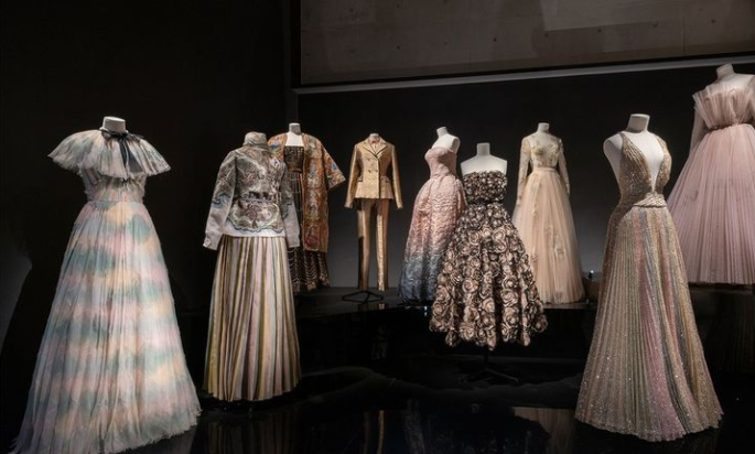 CHRISTIAN DIOR, DESIGNER OF DREAMS CHRISTIAN DIOR, DESIGNER OF DREAMS