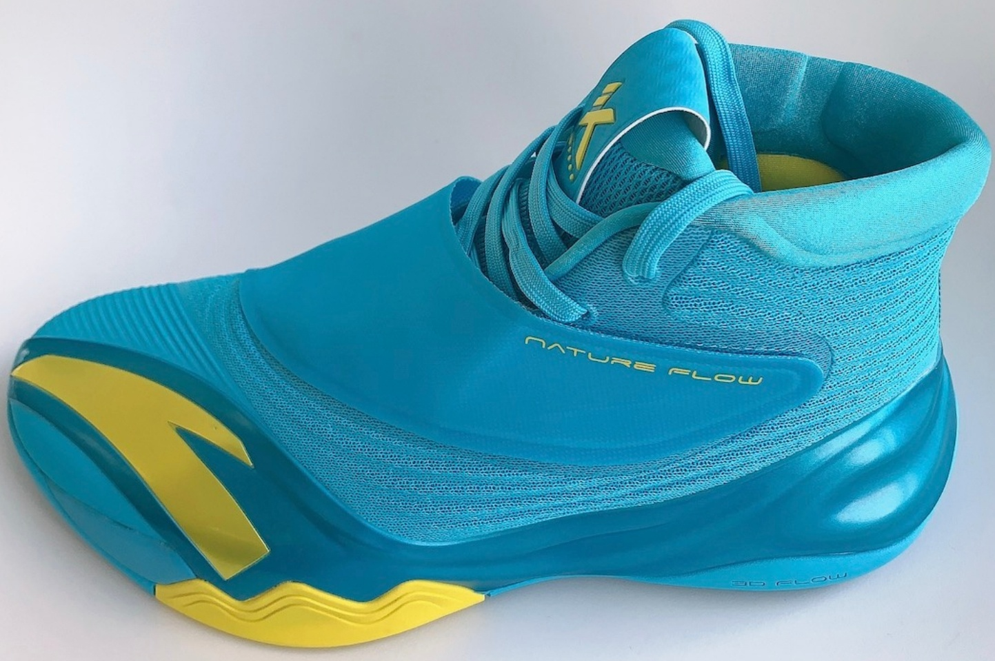 原图：周围有一些空白